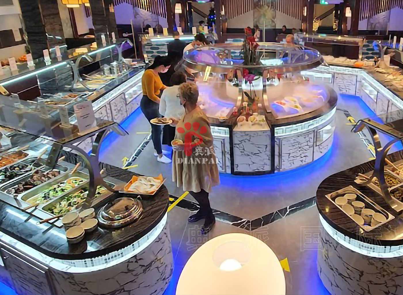 出口美国餐厅的自助餐台布菲台