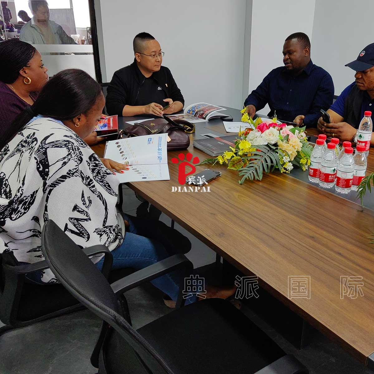 国外友人到典派国际实地考察并定制自助餐台布菲台